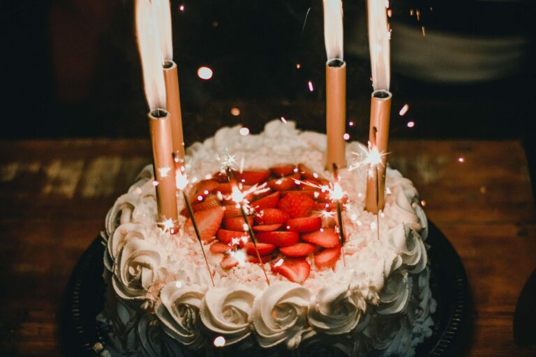 Anniversaire d&rsquo;entreprise à Paris : comment célébrer sans que ça ressemble à une réunion déguisée